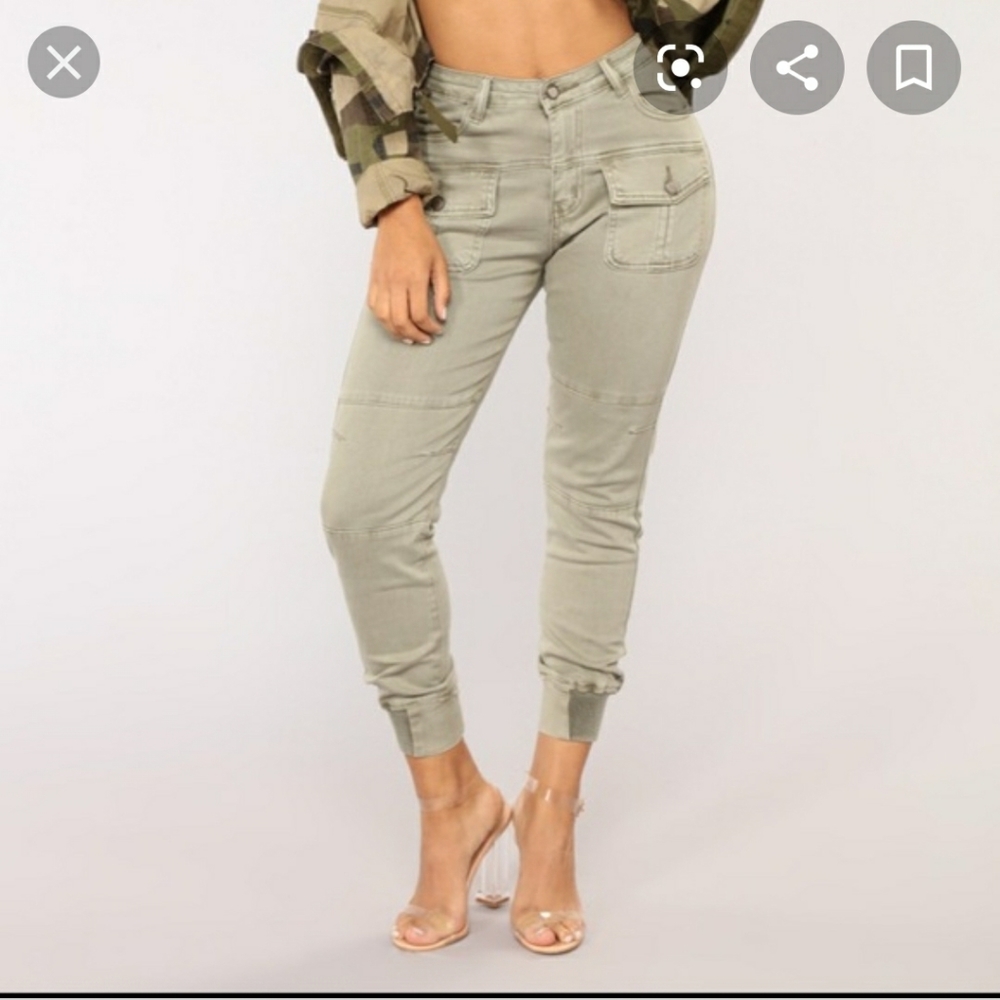 Green Fashion Nova Cargo Pants 👖